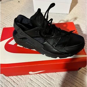 black nike huarache sz 8
